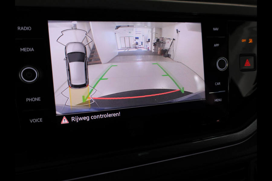 Volkswagen Polo 1.0 TSI Style 110 pk Automaat (DSG) | Navigatie via App | Parkeersensoren (Park assist) | Achteruitrijcamera | Autom. airco | Stoelverwarming |