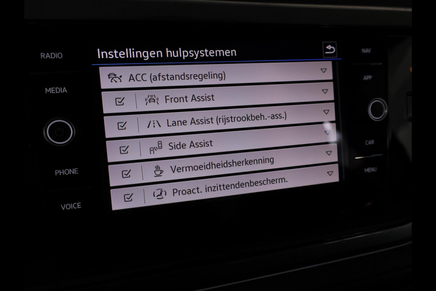 Volkswagen Polo 1.0 TSI Style 110 pk Automaat (DSG) | Navigatie via App | Parkeersensoren (Park assist) | Achteruitrijcamera | Autom. airco | Stoelverwarming |