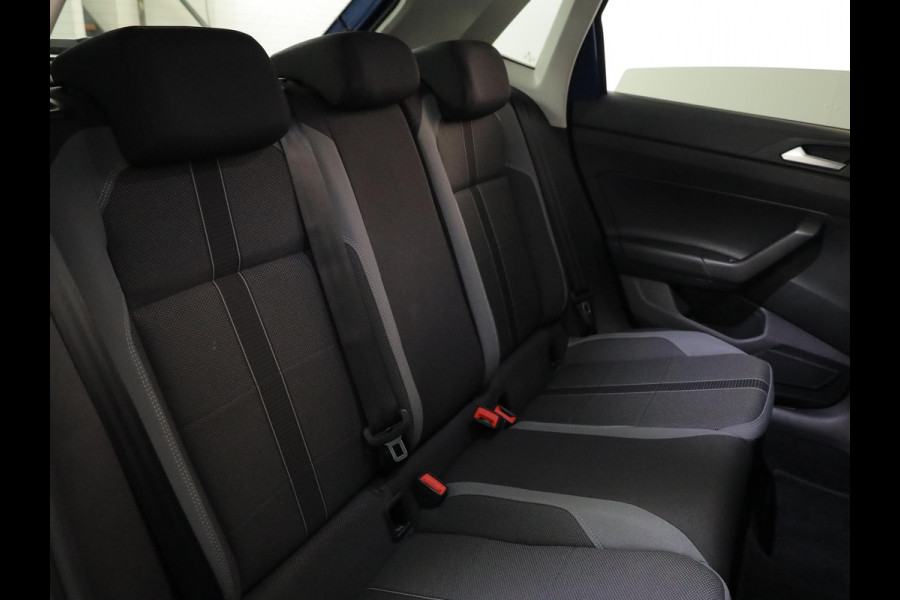 Volkswagen Polo 1.0 TSI Style 110 pk Automaat (DSG) | Navigatie via App | Parkeersensoren (Park assist) | Achteruitrijcamera | Autom. airco | Stoelverwarming |