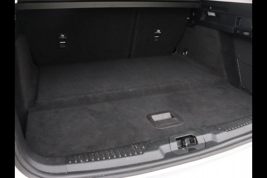 Ford Focus 1.0 EcoBoost Hybrid Active X | Carplay | Navigatie | Full LED | Keyless | DAB | Digital Cockpit | Climate control | Parkeerhulp | Cruise control | Blueooth