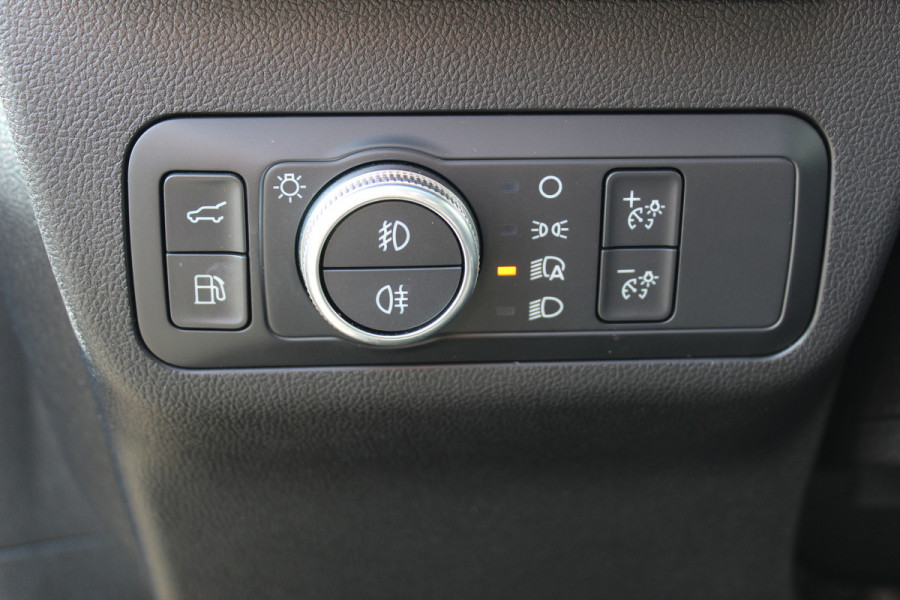 Ford Kuga 2.5-225pk PHEV 'Vignale' Plug-in Hybrid Automaat. Luxe hybride rijden voor een reëel bedrag ! Adaptieve Cruise Control, Climate Control, Stoel-, stuur-, voorraam- en achterbankverwarming, Side- en lane assist, Camera, Head-up display etc.