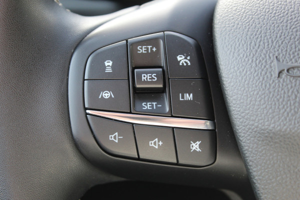 Ford Kuga 2.5-225pk PHEV 'Vignale' Plug-in Hybrid Automaat. Luxe hybride rijden voor een reëel bedrag ! Adaptieve Cruise Control, Climate Control, Stoel-, stuur-, voorraam- en achterbankverwarming, Side- en lane assist, Camera, Head-up display etc.