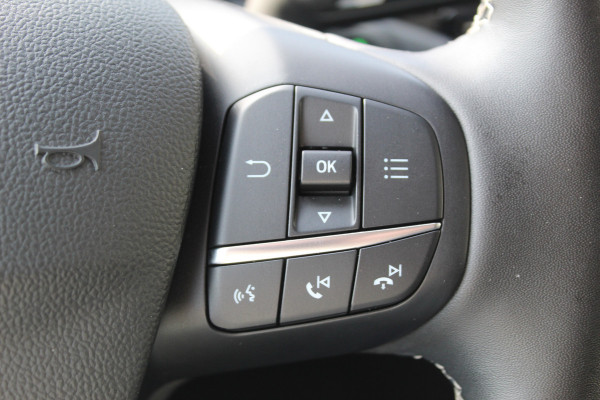 Ford Kuga 2.5-225pk PHEV 'Vignale' Plug-in Hybrid Automaat. Luxe hybride rijden voor een reëel bedrag ! Adaptieve Cruise Control, Climate Control, Stoel-, stuur-, voorraam- en achterbankverwarming, Side- en lane assist, Camera, Head-up display etc.