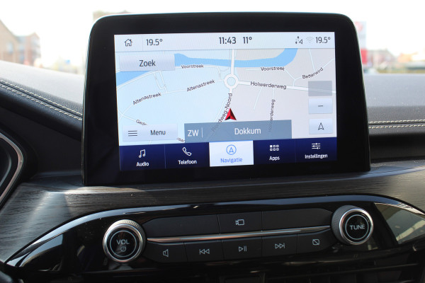 Ford Kuga 2.5-225pk PHEV 'Vignale' Plug-in Hybrid Automaat. Luxe hybride rijden voor een reëel bedrag ! Adaptieve Cruise Control, Climate Control, Stoel-, stuur-, voorraam- en achterbankverwarming, Side- en lane assist, Camera, Head-up display etc.