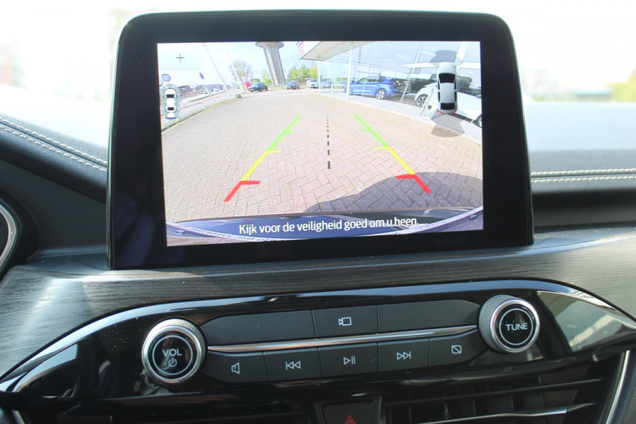 Ford Kuga 2.5-225pk PHEV 'Vignale' Plug-in Hybrid Automaat. Luxe hybride rijden voor een reëel bedrag ! Adaptieve Cruise Control, Climate Control, Stoel-, stuur-, voorraam- en achterbankverwarming, Side- en lane assist, Camera, Head-up display etc.