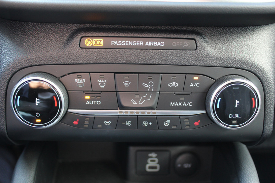 Ford Kuga 2.5-225pk PHEV 'Vignale' Plug-in Hybrid Automaat. Luxe hybride rijden voor een reëel bedrag ! Adaptieve Cruise Control, Climate Control, Stoel-, stuur-, voorraam- en achterbankverwarming, Side- en lane assist, Camera, Head-up display etc.