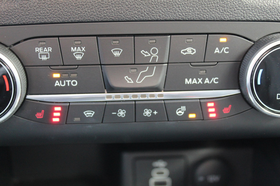 Ford Kuga 2.5-225pk PHEV 'Vignale' Plug-in Hybrid Automaat. Luxe hybride rijden voor een reëel bedrag ! Adaptieve Cruise Control, Climate Control, Stoel-, stuur-, voorraam- en achterbankverwarming, Side- en lane assist, Camera, Head-up display etc.