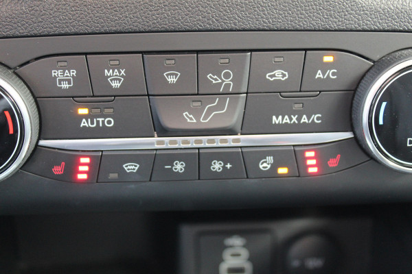 Ford Kuga 2.5-225pk PHEV 'Vignale' Plug-in Hybrid Automaat. Luxe hybride rijden voor een reëel bedrag ! Adaptieve Cruise Control, Climate Control, Stoel-, stuur-, voorraam- en achterbankverwarming, Side- en lane assist, Camera, Head-up display etc.