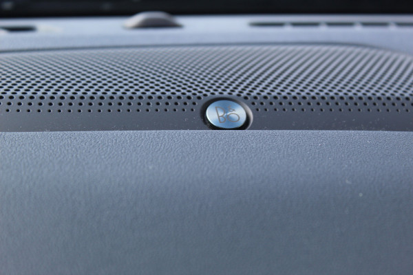 Ford Kuga 2.5-225pk PHEV 'Vignale' Plug-in Hybrid Automaat. Luxe hybride rijden voor een reëel bedrag ! Adaptieve Cruise Control, Climate Control, Stoel-, stuur-, voorraam- en achterbankverwarming, Side- en lane assist, Camera, Head-up display etc.