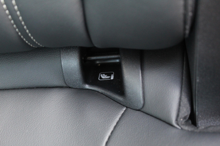 Ford Kuga 2.5-225pk PHEV 'Vignale' Plug-in Hybrid Automaat. Luxe hybride rijden voor een reëel bedrag ! Adaptieve Cruise Control, Climate Control, Stoel-, stuur-, voorraam- en achterbankverwarming, Side- en lane assist, Camera, Head-up display etc.