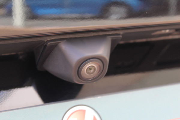 Ford Kuga 2.5-225pk PHEV 'Vignale' Plug-in Hybrid Automaat. Luxe hybride rijden voor een reëel bedrag ! Adaptieve Cruise Control, Climate Control, Stoel-, stuur-, voorraam- en achterbankverwarming, Side- en lane assist, Camera, Head-up display etc.