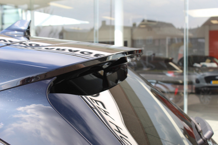 Ford Kuga 2.5-225pk PHEV 'Vignale' Plug-in Hybrid Automaat. Luxe hybride rijden voor een reëel bedrag ! Adaptieve Cruise Control, Climate Control, Stoel-, stuur-, voorraam- en achterbankverwarming, Side- en lane assist, Camera, Head-up display etc.