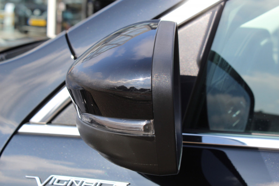 Ford Kuga 2.5-225pk PHEV 'Vignale' Plug-in Hybrid Automaat. Luxe hybride rijden voor een reëel bedrag ! Adaptieve Cruise Control, Climate Control, Stoel-, stuur-, voorraam- en achterbankverwarming, Side- en lane assist, Camera, Head-up display etc.