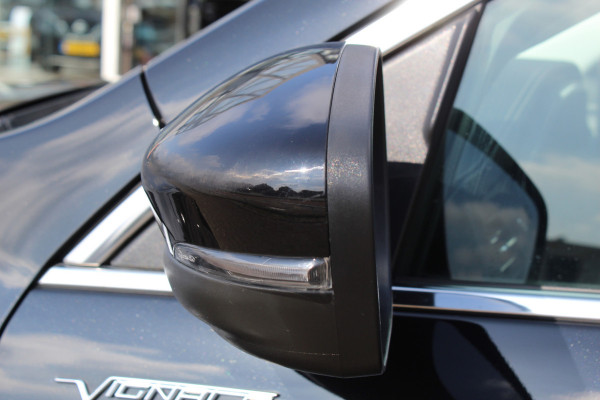 Ford Kuga 2.5-225pk PHEV 'Vignale' Plug-in Hybrid Automaat. Luxe hybride rijden voor een reëel bedrag ! Adaptieve Cruise Control, Climate Control, Stoel-, stuur-, voorraam- en achterbankverwarming, Side- en lane assist, Camera, Head-up display etc.