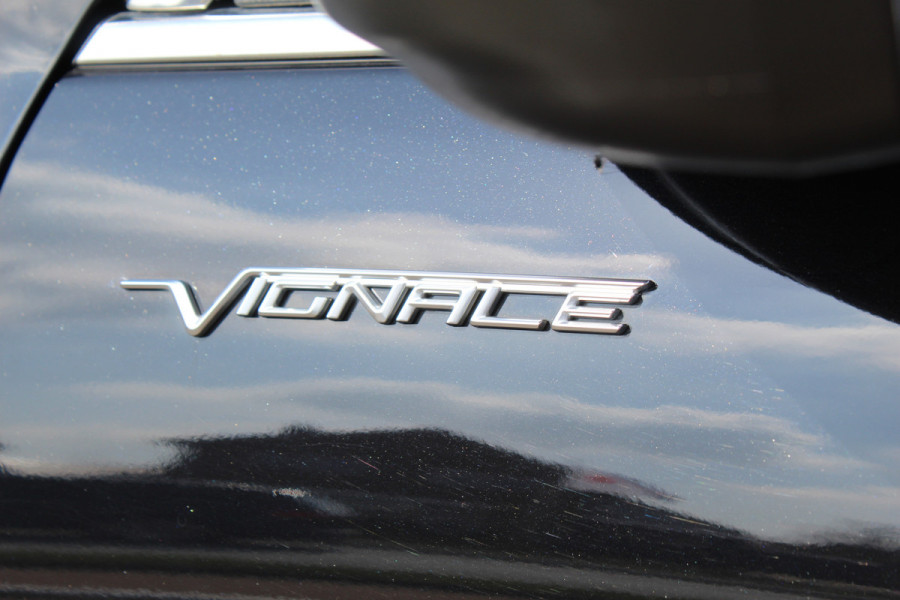 Ford Kuga 2.5-225pk PHEV 'Vignale' Plug-in Hybrid Automaat. Luxe hybride rijden voor een reëel bedrag ! Adaptieve Cruise Control, Climate Control, Stoel-, stuur-, voorraam- en achterbankverwarming, Side- en lane assist, Camera, Head-up display etc.