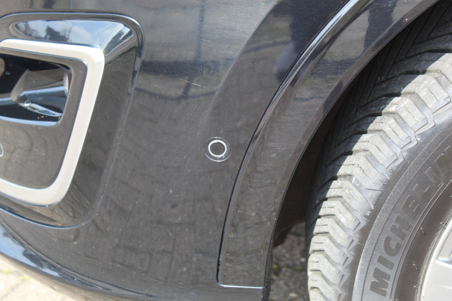 Ford Kuga 2.5-225pk PHEV 'Vignale' Plug-in Hybrid Automaat. Luxe hybride rijden voor een reëel bedrag ! Adaptieve Cruise Control, Climate Control, Stoel-, stuur-, voorraam- en achterbankverwarming, Side- en lane assist, Camera, Head-up display etc.