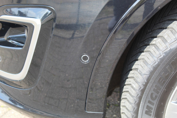 Ford Kuga 2.5-225pk PHEV 'Vignale' Plug-in Hybrid Automaat. Luxe hybride rijden voor een reëel bedrag ! Adaptieve Cruise Control, Climate Control, Stoel-, stuur-, voorraam- en achterbankverwarming, Side- en lane assist, Camera, Head-up display etc.