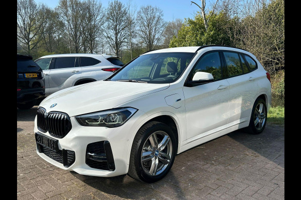 BMW X1 xDrive25e M Sport | M pakket | Afneembare Trekhaak | Sportstoelen |  Stoelverwarming | Elek. verstelbare stoel met geheugen | Elektrische achterklep | Driving Assistant Plus
