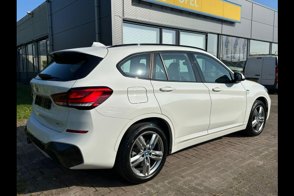 BMW X1 xDrive25e M Sport | M pakket | Afneembare Trekhaak | Sportstoelen |  Stoelverwarming | Elek. verstelbare stoel met geheugen | Elektrische achterklep | Driving Assistant Plus