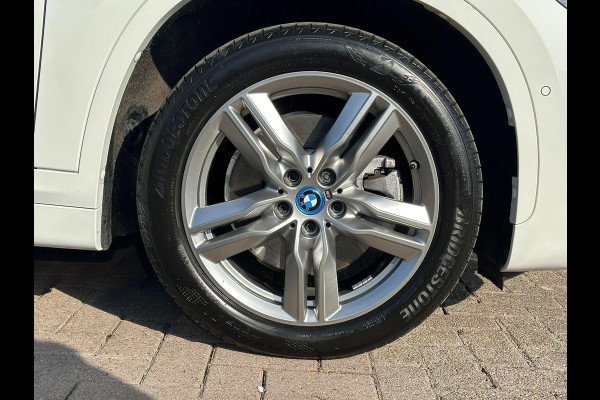 BMW X1 xDrive25e M Sport | M pakket | Afneembare Trekhaak | Sportstoelen |  Stoelverwarming | Elek. verstelbare stoel met geheugen | Elektrische achterklep | Driving Assistant Plus