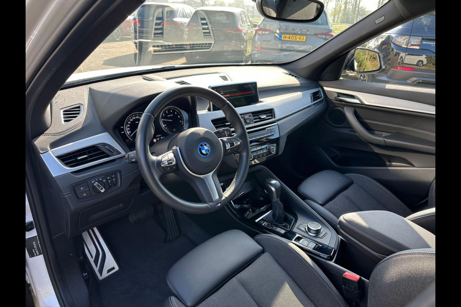 BMW X1 xDrive25e M Sport | M pakket | Afneembare Trekhaak | Sportstoelen |  Stoelverwarming | Elek. verstelbare stoel met geheugen | Elektrische achterklep | Driving Assistant Plus