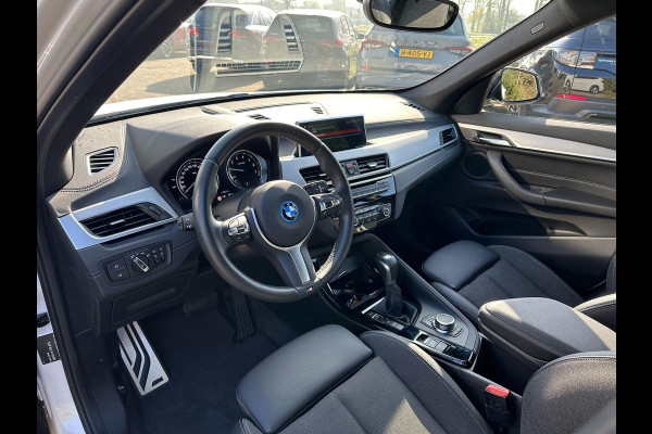 BMW X1 xDrive25e M Sport | M pakket | Afneembare Trekhaak | Sportstoelen |  Stoelverwarming | Elek. verstelbare stoel met geheugen | Elektrische achterklep | Driving Assistant Plus