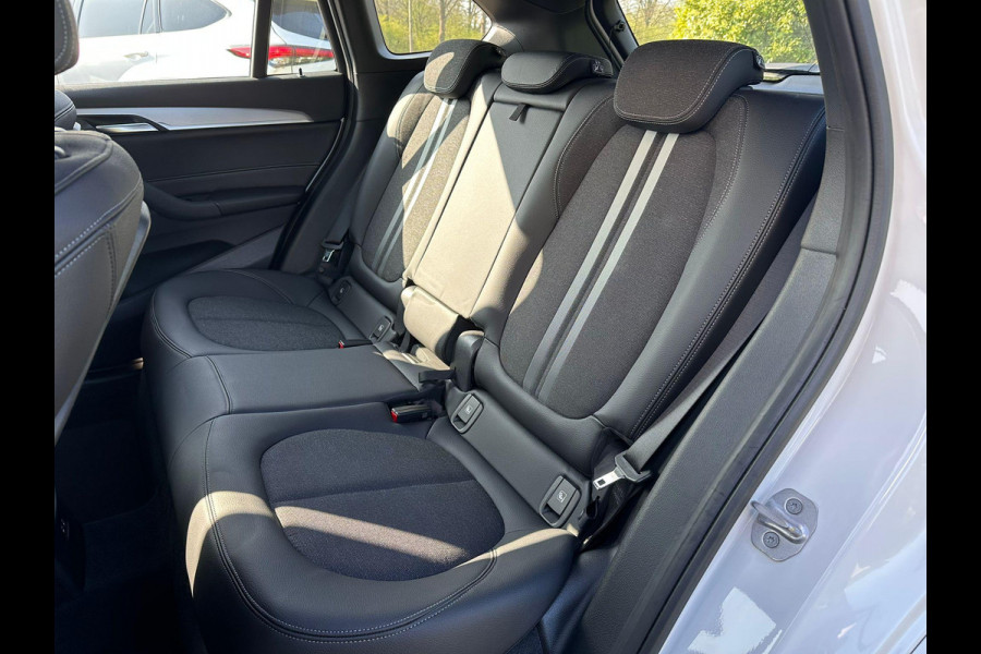 BMW X1 xDrive25e M Sport | M pakket | Afneembare Trekhaak | Sportstoelen |  Stoelverwarming | Elek. verstelbare stoel met geheugen | Elektrische achterklep | Driving Assistant Plus