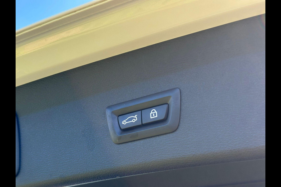 BMW X1 xDrive25e M Sport | M pakket | Afneembare Trekhaak | Sportstoelen |  Stoelverwarming | Elek. verstelbare stoel met geheugen | Elektrische achterklep | Driving Assistant Plus