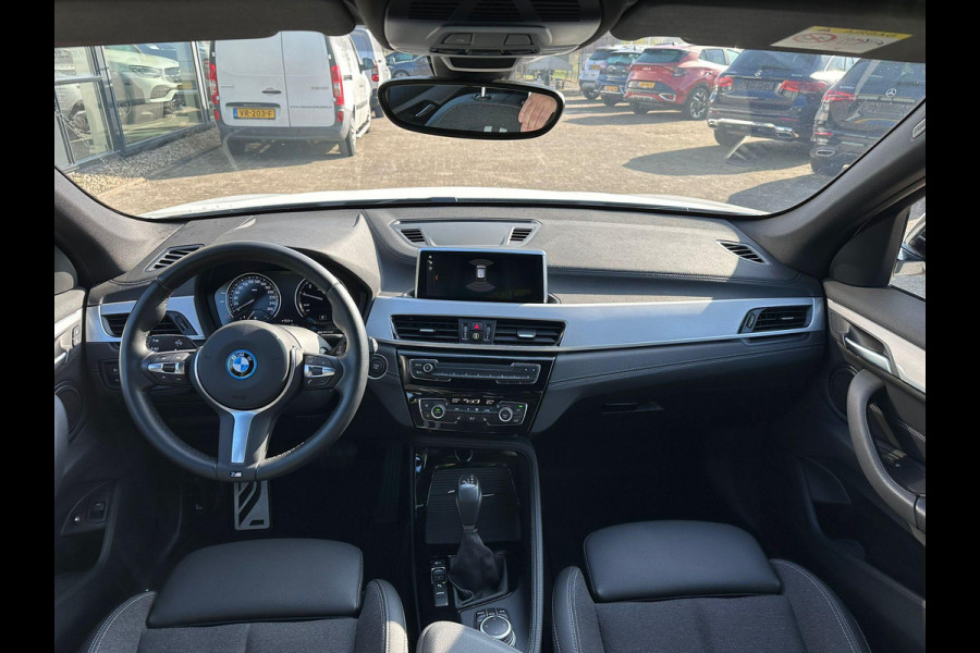 BMW X1 xDrive25e M Sport | M pakket | Afneembare Trekhaak | Sportstoelen |  Stoelverwarming | Elek. verstelbare stoel met geheugen | Elektrische achterklep | Driving Assistant Plus