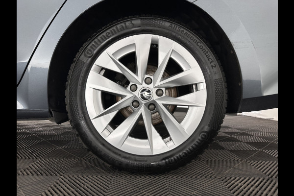 Škoda Octavia Combi 1.0 TSI Business Edition Plus (INCL-BTW) *FULL-LED | NAVI-FULLMAP | HEATED-COMFORTSEATS | DIGI-COCKPIT | CAMERA | KEYLESS | DAB | AMBIENTLIGHT | PRIVACYGLASS | ECC | CARPLAY | PDC | CRUISE | 17''ALU*