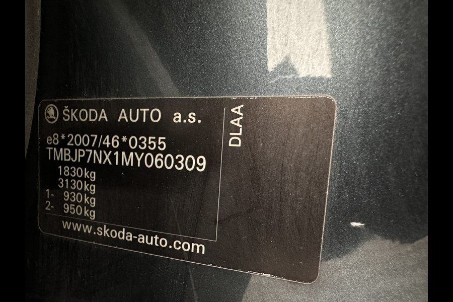 Škoda Octavia Combi 1.0 TSI Business Edition Plus (INCL-BTW) *FULL-LED | NAVI-FULLMAP | HEATED-COMFORTSEATS | DIGI-COCKPIT | CAMERA | KEYLESS | DAB | AMBIENTLIGHT | PRIVACYGLASS | ECC | CARPLAY | PDC | CRUISE | 17''ALU*