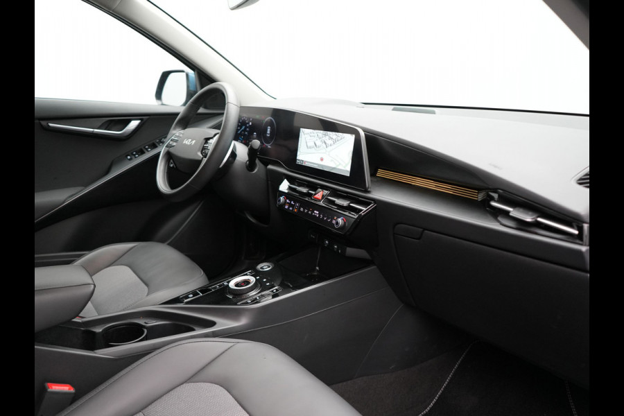 Kia Niro 1.6 GDi DynamicLine PHEV 182pk Dealer O.H. | Trekhaak Afn. | Adaptive Cruise | Camera | Sportstoelen & Stuur Verwarmd | Keyless | Blis | Sfeerverlichting | Apple Carplay | Navigatie | DAB | Virtual | LED Koplampen | Plug In Hybrid |