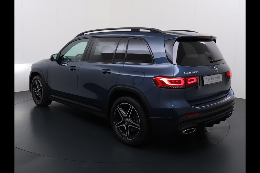 Mercedes-Benz Glb 200 AMG 7-zits // Camera // Sfeerverlichting // Augmented Reallity // Alarm // Nightpakket // 19" AMG // LED