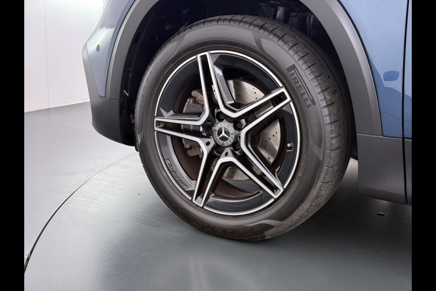 Mercedes-Benz Glb 200 AMG 7-zits // Camera // Sfeerverlichting // Augmented Reallity // Alarm // Nightpakket // 19" AMG // LED