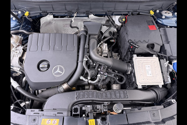 Mercedes-Benz Glb 200 AMG 7-zits // Camera // Sfeerverlichting // Augmented Reallity // Alarm // Nightpakket // 19" AMG // LED