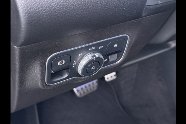 Mercedes-Benz Glb 200 AMG 7-zits // Camera // Sfeerverlichting // Augmented Reallity // Alarm // Nightpakket // 19" AMG // LED