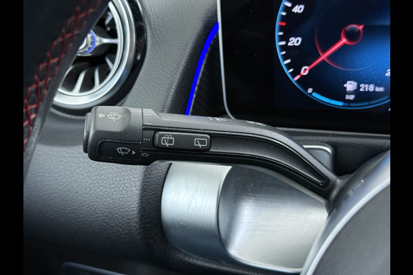 Mercedes-Benz Glb 200 AMG 7-zits // Camera // Sfeerverlichting // Augmented Reallity // Alarm // Nightpakket // 19" AMG // LED