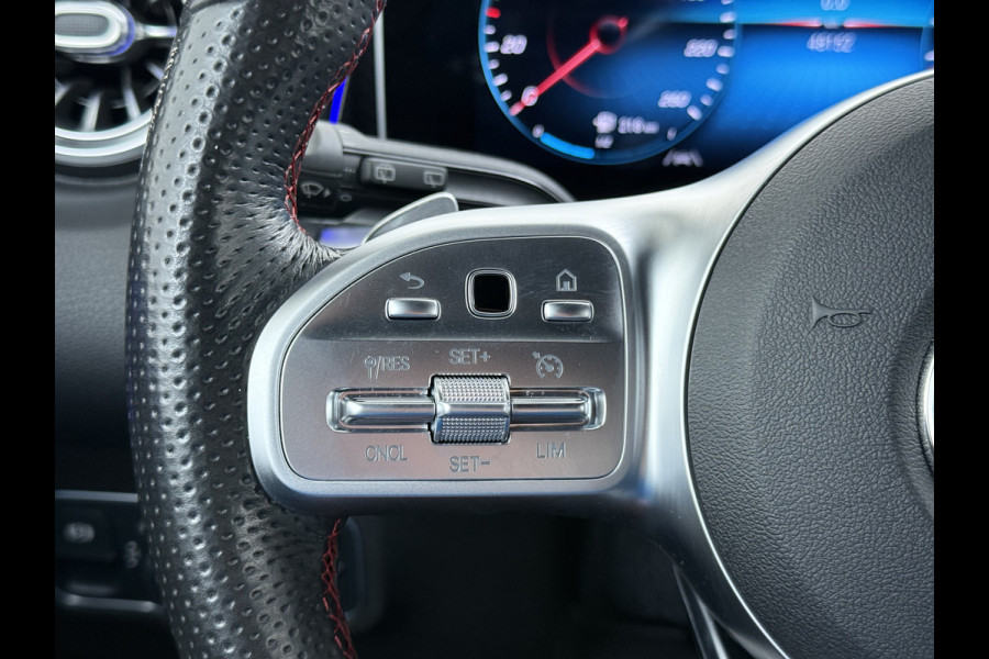 Mercedes-Benz Glb 200 AMG 7-zits // Camera // Sfeerverlichting // Augmented Reallity // Alarm // Nightpakket // 19" AMG // LED