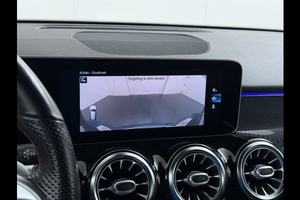 Mercedes-Benz Glb 200 AMG 7-zits // Camera // Sfeerverlichting // Augmented Reallity // Alarm // Nightpakket // 19" AMG // LED