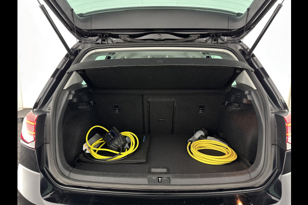 Volkswagen e-Golf (INCL-BTW) *HEATPUMP | LEATHER | ADAPTIVE-CRUISE | FULL-LED | DYNAUDIO | BLINDSPOT | DIGI-COCKPIT | NAVI-FULLMAP | CAMERA | KEYLESS | ECC | CCS-FASTLOADER | PDC | 17''ALU*