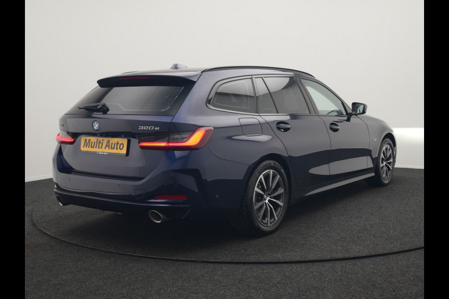 BMW 3 Serie Touring 320e xDrive PHEV 204pk Dealer O.H. | Trekhaak Af Fabriek | Panodak | Adaptive Cruise | Camera | Lederen Sportstoelen Memory & Verwarmd | Widescreen Navi | Blis | Apple Carplay | DAB | Iconic Glow Grille | Plug In Hybrid |