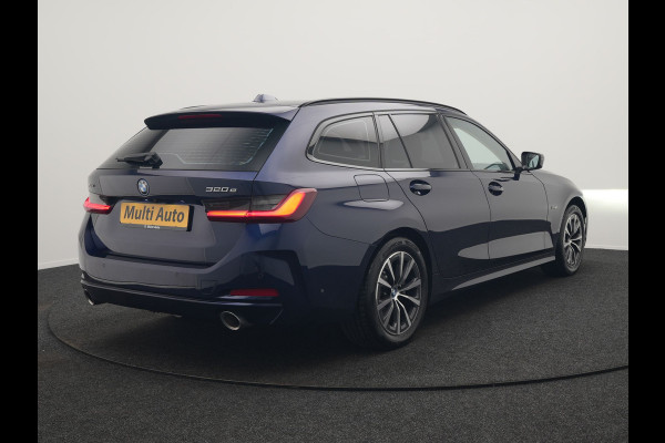 BMW 3 Serie Touring 320e xDrive PHEV 204pk Dealer O.H. | Trekhaak Af Fabriek | Panodak | Adaptive Cruise | Camera | Lederen Sportstoelen Memory & Verwarmd | Widescreen Navi | Blis | Apple Carplay | DAB | Iconic Glow Grille | Plug In Hybrid |