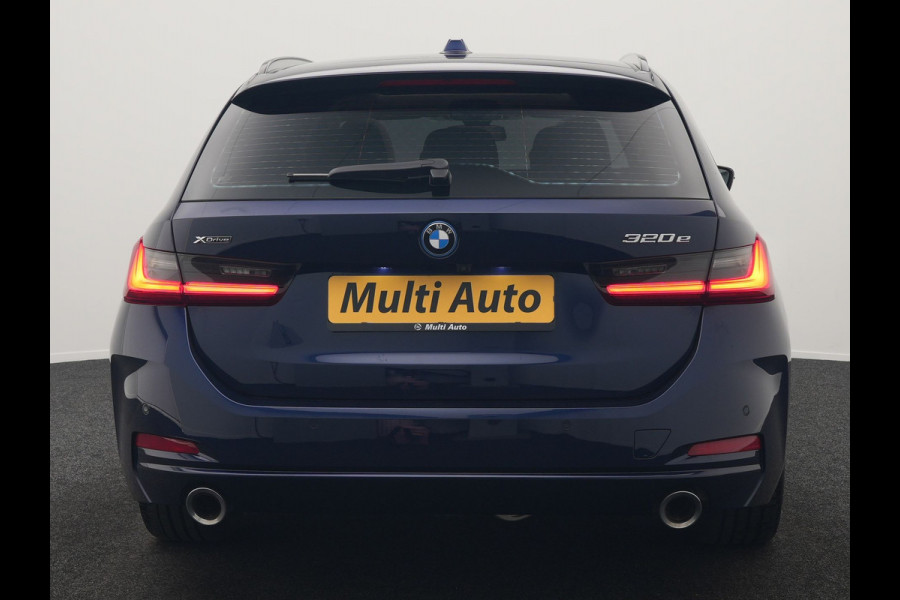 BMW 3 Serie Touring 320e xDrive PHEV 204pk Dealer O.H. | Trekhaak Af Fabriek | Panodak | Adaptive Cruise | Camera | Lederen Sportstoelen Memory & Verwarmd | Widescreen Navi | Blis | Apple Carplay | DAB | Iconic Glow Grille | Plug In Hybrid |