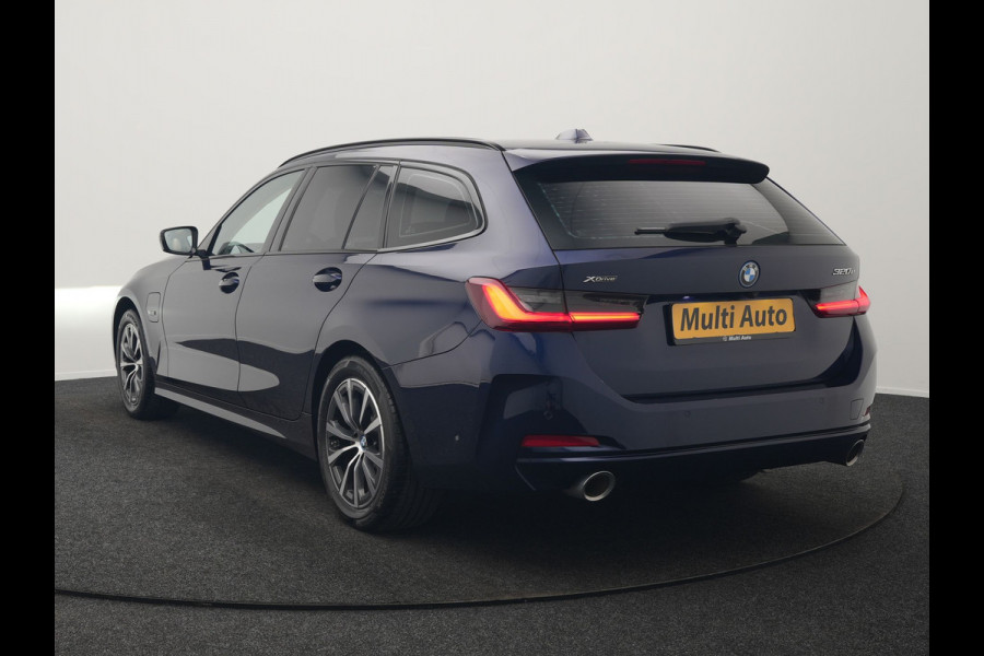 BMW 3 Serie Touring 320e xDrive PHEV 204pk Dealer O.H. | Trekhaak Af Fabriek | Panodak | Adaptive Cruise | Camera | Lederen Sportstoelen Memory & Verwarmd | Widescreen Navi | Blis | Apple Carplay | DAB | Iconic Glow Grille | Plug In Hybrid |