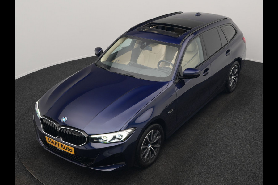 BMW 3 Serie Touring 320e xDrive PHEV 204pk Dealer O.H. | Trekhaak Af Fabriek | Panodak | Adaptive Cruise | Camera | Lederen Sportstoelen Memory & Verwarmd | Widescreen Navi | Blis | Apple Carplay | DAB | Iconic Glow Grille | Plug In Hybrid |
