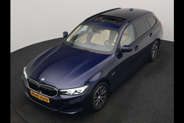 BMW 3 Serie Touring 320e xDrive PHEV 204pk Dealer O.H. | Trekhaak Af Fabriek | Panodak | Adaptive Cruise | Camera | Lederen Sportstoelen Memory & Verwarmd | Widescreen Navi | Blis | Apple Carplay | DAB | Iconic Glow Grille | Plug In Hybrid |
