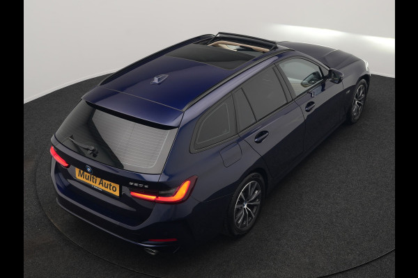 BMW 3 Serie Touring 320e xDrive PHEV 204pk Dealer O.H. | Trekhaak Af Fabriek | Panodak | Adaptive Cruise | Camera | Lederen Sportstoelen Memory & Verwarmd | Widescreen Navi | Blis | Apple Carplay | DAB | Iconic Glow Grille | Plug In Hybrid |