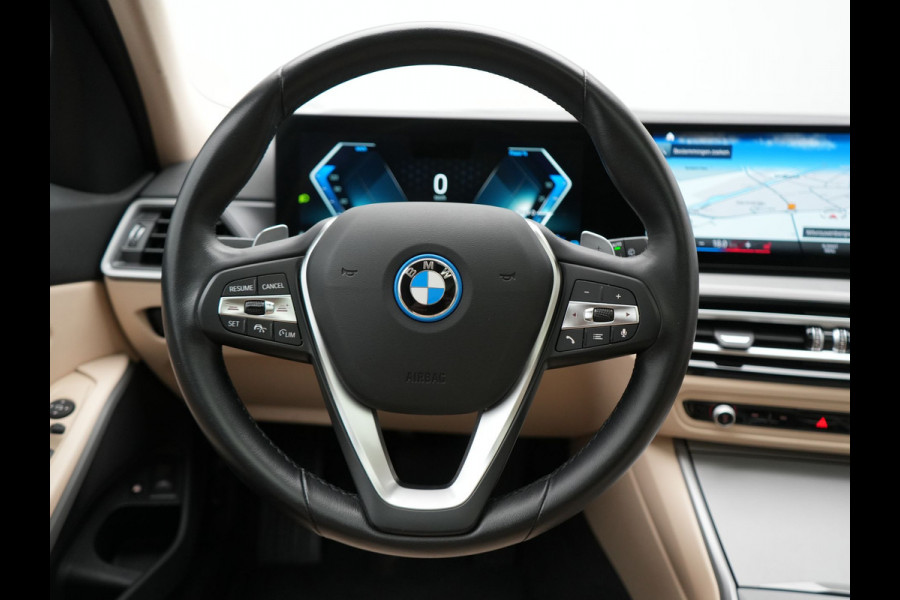 BMW 3 Serie Touring 320e xDrive PHEV 204pk Dealer O.H. | Trekhaak Af Fabriek | Panodak | Adaptive Cruise | Camera | Lederen Sportstoelen Memory & Verwarmd | Widescreen Navi | Blis | Apple Carplay | DAB | Iconic Glow Grille | Plug In Hybrid |