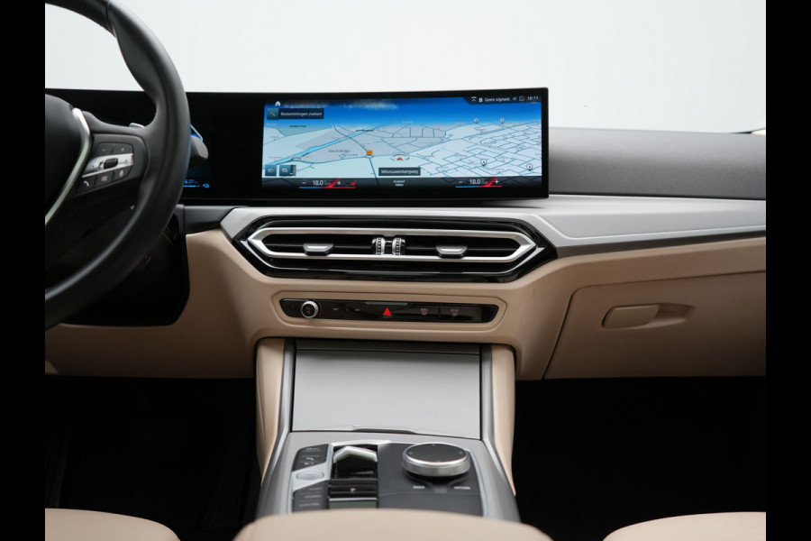 BMW 3 Serie Touring 320e xDrive PHEV 204pk Dealer O.H. | Trekhaak Af Fabriek | Panodak | Adaptive Cruise | Camera | Lederen Sportstoelen Memory & Verwarmd | Widescreen Navi | Blis | Apple Carplay | DAB | Iconic Glow Grille | Plug In Hybrid |