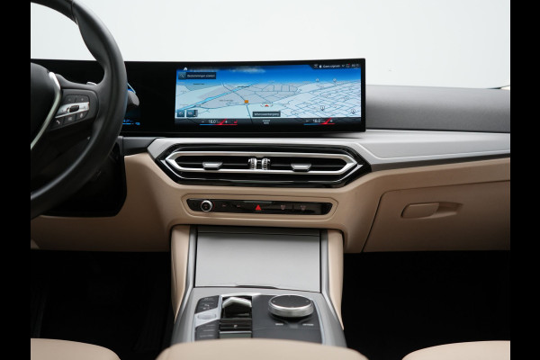BMW 3 Serie Touring 320e xDrive PHEV 204pk Dealer O.H. | Trekhaak Af Fabriek | Panodak | Adaptive Cruise | Camera | Lederen Sportstoelen Memory & Verwarmd | Widescreen Navi | Blis | Apple Carplay | DAB | Iconic Glow Grille | Plug In Hybrid |